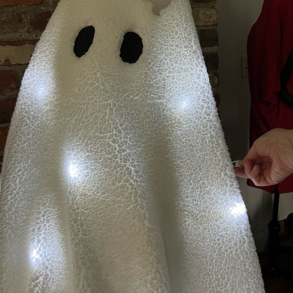 Goblins and ghouls 30 inch Sherpa light up ghost NWT great for Halloween - Picture 4 of 9